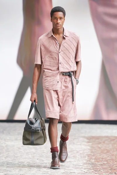 Look 17